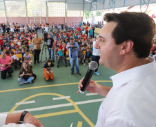 O governador Carlos Massa Ratinho inaugura a Escola Municipal Ana Zorning e confirma recursos para pavimentação, em Rio Negro, região sudeste do Paraná. Presentes no evento: prefeito de Rio Negro, Milton José Paizani; secretário de Desenvolvimento Urbano, João Carlos Ortega; secretário de Educação e do Esporte, Renato Feder; de Agricultura e Abastecimento, Norberto Ortigara; entre outros.Rio Negro, 13-02-20.Foto: Arnaldo Alves / AEN.