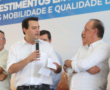 O governador Carlos Massa Ratinho inaugura a Escola Municipal Ana Zorning e confirma recursos para pavimentação, em Rio Negro, região sudeste do Paraná. Presentes no evento: prefeito de Rio Negro, Milton José Paizani; secretário de Desenvolvimento Urbano, João Carlos Ortega; secretário de Educação e do Esporte, Renato Feder; de Agricultura e Abastecimento, Norberto Ortigara; entre outros.Rio Negro, 13-02-20.Foto: Arnaldo Alves / AEN.