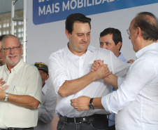 O governador Carlos Massa Ratinho inaugura a Escola Municipal Ana Zorning e confirma recursos para pavimentação, em Rio Negro, região sudeste do Paraná. Presentes no evento: prefeito de Rio Negro, Milton José Paizani; secretário de Desenvolvimento Urbano, João Carlos Ortega; secretário de Educação e do Esporte, Renato Feder; de Agricultura e Abastecimento, Norberto Ortigara; entre outros.Rio Negro, 13-02-20.Foto: Arnaldo Alves / AEN.