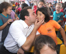 O governador Carlos Massa Ratinho inaugura a Escola Municipal Ana Zorning e confirma recursos para pavimentação, em Rio Negro, região sudeste do Paraná. Presentes no evento: prefeito de Rio Negro, Milton José Paizani; secretário de Desenvolvimento Urbano, João Carlos Ortega; secretário de Educação e do Esporte, Renato Feder; de Agricultura e Abastecimento, Norberto Ortigara; entre outros.Rio Negro, 13-02-20.Foto: Arnaldo Alves / AEN.