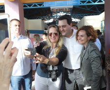 O governador Carlos Massa Ratinho inaugura a Escola Municipal Ana Zorning e confirma recursos para pavimentação, em Rio Negro, região sudeste do Paraná. Presentes no evento: prefeito de Rio Negro, Milton José Paizani; secretário de Desenvolvimento Urbano, João Carlos Ortega; secretário de Educação e do Esporte, Renato Feder; de Agricultura e Abastecimento, Norberto Ortigara; entre outros.Rio Negro, 13-02-20.Foto: Arnaldo Alves / AEN.