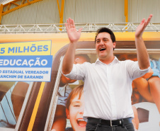 Cerca de 1.100 estudantes do Ensino Fundamental e Ensino Médio, de Sarandi, Noroeste do Paraná, são beneficiados com a nova estrutura da Escola Estadual Vereador Luiz Zanchim, inaugurada nesta sexta-feira (14), pelo governador Carlos Massa Ratinho Junior.  -  Sarandi, 14/02/2020  -  Foto: Rodrigo Félix Leal/AEN