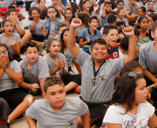 Cerca de 1.100 estudantes do Ensino Fundamental e Ensino Médio, de Sarandi, Noroeste do Paraná, são beneficiados com a nova estrutura da Escola Estadual Vereador Luiz Zanchim, inaugurada nesta sexta-feira (14), pelo governador Carlos Massa Ratinho Junior.  -  Sarandi, 14/02/2020  -  Foto: Rodrigo Félix Leal/AEN