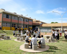 Cerca de 1.100 estudantes do Ensino Fundamental e Ensino Médio, de Sarandi, Noroeste do Paraná, são beneficiados com a nova estrutura da Escola Estadual Vereador Luiz Zanchim, inaugurada nesta sexta-feira (14), pelo governador Carlos Massa Ratinho Junior.  -  Sarandi, 14/02/2020  -  Foto: Jaelson Lucas/AEN