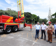 BOMBEIROS  -  O governador também entregou para o Corpo de Bombeiros de Maringá uma plataforma skylift, utilizada no combate a incêndios em grandes alturas.  - Maringá, 14/02/2020  -  Foto: Rodrigo Félix Leal/AEN