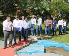 Durante visita ao Parque da Ciência, técnicos da Sanepar detalharam as dificuldades de uso de águas subterrâneas e as consequências negativas quando se faz exploração inadequada
Foto: SANEPAR