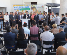 O governador Carlos Massa Ratinho Junior anuncia nesta terça-feira (18) a implantação de mais de 600 novos abrigos para pontos de ônibus em cidades da Região Metropolitana de Curitiba. Participaram: secretário de Desenvolvimento Urbano, João Carlos Ortega; diretor-presidente da Comec, Gilson dos Santos; entre outros.
Curitiba, 18-02-20.
Foto: Arnaldo Alves / AEN.
