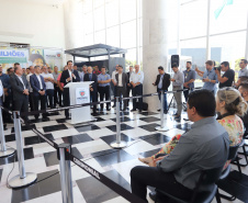 O governador Carlos Massa Ratinho Junior anuncia nesta terça-feira (18) a implantação de mais de 600 novos abrigos para pontos de ônibus em cidades da Região Metropolitana de Curitiba. Participaram: secretário de Desenvolvimento Urbano, João Carlos Ortega; diretor-presidente da Comec, Gilson dos Santos; entre outros.
Curitiba, 18-02-20.
Foto: Arnaldo Alves / AEN.
