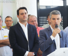 O governador Carlos Massa Ratinho Junior anuncia nesta terça-feira (18) a implantação de mais de 600 novos abrigos para pontos de ônibus em cidades da Região Metropolitana de Curitiba. Participaram: secretário de Desenvolvimento Urbano, João Carlos Ortega; diretor-presidente da Comec, Gilson dos Santos; entre outros.
Curitiba, 18-02-20.
Foto: Arnaldo Alves / AEN.
