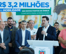 O governador Carlos Massa Ratinho Junior anuncia a implantação de mais de 600 novos abrigos para pontos de ônibus em cidades da Região Metropolitana de Curitiba.  -  Curitiba, 18/02/2020  -  Foto: Rodrigo Félix Leal/AEN