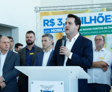 O governador Carlos Massa Ratinho Junior anuncia a implantação de mais de 600 novos abrigos para pontos de ônibus em cidades da Região Metropolitana de Curitiba.  -  Curitiba, 18/02/2020  -  Foto: Rodrigo Félix Leal/AEN