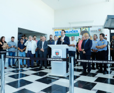 O governador Carlos Massa Ratinho Junior anuncia a implantação de mais de 600 novos abrigos para pontos de ônibus em cidades da Região Metropolitana de Curitiba.  -  Curitiba, 18/02/2020  -  Foto: Rodrigo Félix Leal/AEN