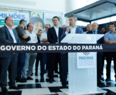 O governador Carlos Massa Ratinho Junior anuncia a implantação de mais de 600 novos abrigos para pontos de ônibus em cidades da Região Metropolitana de Curitiba.  -  Curitiba, 18/02/2020  -  Foto: Rodrigo Félix Leal/AEN