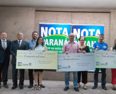 O programa Nota Paraná, da Secretaria de Estado da Fazenda, entregou nesta terça-feira (18) os cheques aos vencedores do concurso deste mês de fevereiro. Este foi o último sorteio que destina os valores de R$ 50 mil, R$ 30 mil e R$ 20 mil aos contribuintes que colocam o número do CPF na nota fiscal.  -  Curitiba, 18/02/2020  -  Foto: Divulgação SEFA
