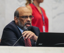 Em audiência pública, o secretário estadual da Fazenda, Renê de Oliveira Garcia Junior, apresenta nesta terça-feira (18),  no Plenário da Assembleia Legislativa, os dados relativos ao cumprimento das metas fiscais do 3º (terceiro) quadrimestre de 2019.  18/02/2020  -  Foto: Geraldo Bubniak/AEN