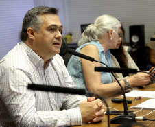 O governador Carlos Massa Ratinho autorizou nesta terça-feira (18) a liberação de R$ 5 milhões para reforçar o combate à dengue no Estado. Os recursos serão distribuídos entre os 118 municípios do Paraná que se encontram em situação de alerta ou de epidemia da doença, com os valores variando entre R$ 15 mil e R$ 200 mil. -   Curitiba,18/02/2020  -  Foto:Jaelson Lucas / AEN