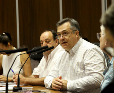 O governador Carlos Massa Ratinho autorizou nesta terça-feira (18) a liberação de R$ 5 milhões para reforçar o combate à dengue no Estado. Os recursos serão distribuídos entre os 118 municípios do Paraná que se encontram em situação de alerta ou de epidemia da doença, com os valores variando entre R$ 15 mil e R$ 200 mil. -   Curitiba,18/02/2020  -  Foto:Jaelson Lucas / AEN