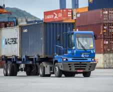 A movimentação de contêineres pelo Porto de Paranaguá aumentou 29% em janeiro deste ano, na comparação com o primeiro mês de 2019. De acordo com a empresa que administra o Terminal de Contêineres de Paranaguá (TCP), os 84.601 TEUs (unidade de medida equivalente a 20 pés) movimentados em 31 dias é um recorde histórico. Além da marca alcançada, também chama a atenção a diversidade das cargas movimentadas nos contentores.