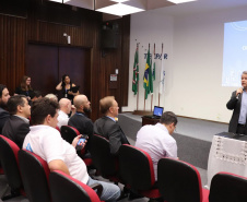 As empresas selecionadas para participar do Living Lab do Instituto de Tecnologia do Paraná (Tecpar) formalizaram seu ingresso ao programa nesta quarta-feira (19). A partir da assinatura do contrato as companhias vão instalar seus equipamentos no Câmpus CIC do Tecpar, em Curitiba, que vai funcionar como um laboratório a céu aberto para testar as inovações em parceria com o instituto. Foto: Tecpar