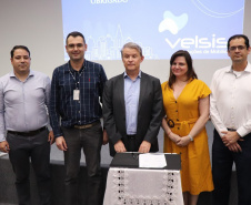 As empresas selecionadas para participar do Living Lab do Instituto de Tecnologia do Paraná (Tecpar) formalizaram seu ingresso ao programa nesta quarta-feira (19). A partir da assinatura do contrato as companhias vão instalar seus equipamentos no Câmpus CIC do Tecpar, em Curitiba, que vai funcionar como um laboratório a céu aberto para testar as inovações em parceria com o instituto. Foto: Tecpar