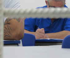 Através da aprovação no Exame Nacional do Ensino Médio Para Privados de Liberdade (Enem-PPL) e em vestibulares, 117 detentos do sistema prisional de todo o Paraná poderão cursar o ensino superior em 2020, em instituições públicas e privadas. Entre os cursos mais escolhidos pelos presos estão Adminitração, Educação Física, Engenharias, Logístíca e Serviço Social.  -  Curitiba, 19/02/2020  -  Foto: Divulgação Depen-Paraná