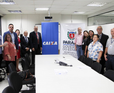 O Governo do Paraná, por meio da Secretaria de Estado da Administração e da Previdência, e a Caixa Econômica Federal firmaram nesta quarta-feira (19) um convênio que permite a consulta automática do Certificado de Regularidade do FGTS.

De acordo com o secretário Reinhold Stephanes, a medida é o primeiro passo de um processo de simplificação e de desburocratização na administração. Foto: Ari Dias/AEN