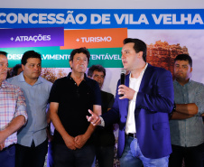 O governador Carlos Massa Ratinho Junior assinou nesta quarta-feira (19) o contrato de concessão de áreas do Parque Estadual Vila Velha, em Ponta Grossa, nos Campos Gerais, para a empresa Eco Parques do Brasil S/A. 