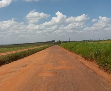 O Departamento de Estradas de Rodagem do Paraná (DER/PR) está atuando em quatro rodovias da região Noroeste, próximas ao Rio Paranapanema, divisa com São Paulo.  -  Foto: Divulgação DER