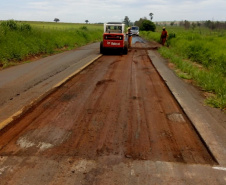 O Departamento de Estradas de Rodagem do Paraná (DER/PR) está atuando em quatro rodovias da região Noroeste, próximas ao Rio Paranapanema, divisa com São Paulo.  -  Foto: Divulgação DER