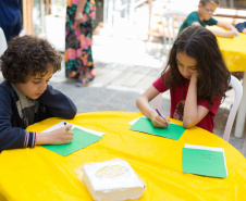 O Centro Juvenil de Artes (CJA) da Secretaria de Estado da Comunicação Social e da Cultura (SECC), instituição dedicada à formação artística de crianças e jovens no Paraná, está com inscrições abertas para o 1º semestre de 2020. São oito opções de cursos: Artes Visuais, Desenho, Fotografia, Modelagem, Mosaico, Pintura, Teatro e Videoarte, destinados a crianças e adolescentes de 8 a 17 anos. As aulas iniciam no dia 2 de março e vão até 26 de junho de 2020. 
