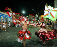 Para quem tem samba no pé e quer tirar as fantasias do armário, inclusive as de zumbi, ou prefere aproveitar o feriado prolongado para estreitar o contato com a natureza, o Carnaval do Paraná tem opções para todos os gostos. Do Litoral até o Noroeste, em Tibagi ou Foz do Iguaçu, os dias de folga são um convite e tanto para os bailes e blocos de rua, quanto para conhecer os diversos pontos turísticos do Estado.  -  Curitiba, 21/02/2020  - Foto: Cristiano Oliveira/TV ParanáTurismo