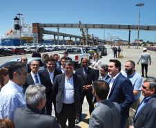 O governador Carlos Massa Ratinho Junior e o ministro de Infraestrutura, Tarcísio Freitas, assinaram nesta quinta-feira (27), às 10 horas, o contrato com a Klabin de arrendamento de área no Porto de Paranaguá, para movimentação de celulose. A assinatura será na sede administrativa do Porto de Paranaguá. 