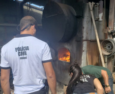 A Polícia Civil do Paraná (PCPR) incinerou cerca de 265 quilos de drogas nesta quinta-feira (27), em Guaratuba, no Litoral do Estado, em uma empresa da região. A ação foi autorizada judicialmente e acompanhada por representantes do Ministério Público e da Vigilância Sanitária. Nos entorpecentes havia maconha, crack, cocaína, haxixe e ecstasy.  -  Curitiba, 27/02/2020  -  Foto: Divulgação Polícia Civil do Paraná/SESP