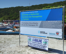 O governador Carlos Massa Ratinho Junior assinou nesta quinta-feira (27) a ordem de serviço para o início das obras de reforma e melhorias nos trapiches de Nova Brasília e Encantadas, na Ilha do Mel, em Paranaguá. O ministro de Infraestrutura, Tarcísio Gomes de Freitas, participou da solenidade. O investimento de R$ 9,5 milhões são da empresa pública Portos do Paraná. As obras devem demorar cerca de sete meses.  -  Curitiba, 27/02/2020  -  Foto: José Fernando Ogura/AEN