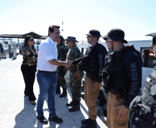 O governador Carlos Massa Ratinho Junior assinou nesta quinta-feira (27) a ordem de serviço para o início das obras de reforma e melhorias nos trapiches de Nova Brasília e Encantadas, na Ilha do Mel, em Paranaguá. O ministro de Infraestrutura, Tarcísio Gomes de Freitas, participou da solenidade. O investimento de R$ 9,5 milhões são da empresa pública Portos do Paraná. As obras devem demorar cerca de sete meses.  -  Curitiba, 27/02/2020  -  Foto: José Fernando Ogura/AEN