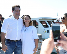 O governador Carlos Massa Ratinho Junior assinou nesta quinta-feira (27) a ordem de serviço para o início das obras de reforma e melhorias nos trapiches de Nova Brasília e Encantadas, na Ilha do Mel, em Paranaguá. O ministro de Infraestrutura, Tarcísio Gomes de Freitas, participou da solenidade. O investimento de R$ 9,5 milhões são da empresa pública Portos do Paraná. As obras devem demorar cerca de sete meses.  -  Curitiba, 27/02/2020  -  Foto: José Fernando Ogura/AEN