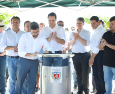 O governador Carlos Massa Ratinho Junior assinou nesta quinta-feira (27) a ordem de serviço para o início das obras de reforma e melhorias nos trapiches de Nova Brasília e Encantadas, na Ilha do Mel, em Paranaguá. O ministro de Infraestrutura, Tarcísio Gomes de Freitas, participou da solenidade. O investimento de R$ 9,5 milhões são da empresa pública Portos do Paraná. As obras devem demorar cerca de sete meses.  -  Curitiba, 27/02/2020  -  Foto: José Fernando Ogura/AEN