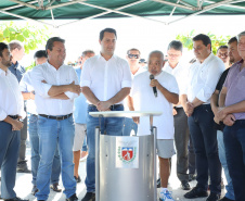 O governador Carlos Massa Ratinho Junior assinou nesta quinta-feira (27) a ordem de serviço para o início das obras de reforma e melhorias nos trapiches de Nova Brasília e Encantadas, na Ilha do Mel, em Paranaguá. O ministro de Infraestrutura, Tarcísio Gomes de Freitas, participou da solenidade. O investimento de R$ 9,5 milhões são da empresa pública Portos do Paraná. As obras devem demorar cerca de sete meses.  -  Curitiba, 27/02/2020  -  Foto: José Fernando Ogura/AEN