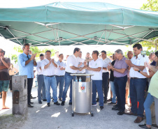 O governador Carlos Massa Ratinho Junior assinou nesta quinta-feira (27) a ordem de serviço para o início das obras de reforma e melhorias nos trapiches de Nova Brasília e Encantadas, na Ilha do Mel, em Paranaguá. O ministro de Infraestrutura, Tarcísio Gomes de Freitas, participou da solenidade. O investimento de R$ 9,5 milhões são da empresa pública Portos do Paraná. As obras devem demorar cerca de sete meses.  -  Curitiba, 27/02/2020  -  Foto: José Fernando Ogura/AEN