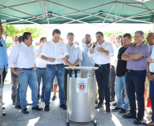O governador Carlos Massa Ratinho Junior assinou nesta quinta-feira (27) a ordem de serviço para o início das obras de reforma e melhorias nos trapiches de Nova Brasília e Encantadas, na Ilha do Mel, em Paranaguá. O ministro de Infraestrutura, Tarcísio Gomes de Freitas, participou da solenidade. O investimento de R$ 9,5 milhões são da empresa pública Portos do Paraná. As obras devem demorar cerca de sete meses.  -  Curitiba, 27/02/2020  -  Foto: José Fernando Ogura/AEN