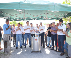 O governador Carlos Massa Ratinho Junior assinou nesta quinta-feira (27) a ordem de serviço para o início das obras de reforma e melhorias nos trapiches de Nova Brasília e Encantadas, na Ilha do Mel, em Paranaguá. O ministro de Infraestrutura, Tarcísio Gomes de Freitas, participou da solenidade. O investimento de R$ 9,5 milhões são da empresa pública Portos do Paraná. As obras devem demorar cerca de sete meses.  -  Curitiba, 27/02/2020  -  Foto: José Fernando Ogura/AEN