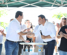 O governador Carlos Massa Ratinho Junior assinou nesta quinta-feira (27) a ordem de serviço para o início das obras de reforma e melhorias nos trapiches de Nova Brasília e Encantadas, na Ilha do Mel, em Paranaguá. O ministro de Infraestrutura, Tarcísio Gomes de Freitas, participou da solenidade. O investimento de R$ 9,5 milhões são da empresa pública Portos do Paraná. As obras devem demorar cerca de sete meses.  -  Curitiba, 27/02/2020  -  Foto: José Fernando Ogura/AEN
