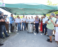 O governador Carlos Massa Ratinho Junior assinou nesta quinta-feira (27) a ordem de serviço para o início das obras de reforma e melhorias nos trapiches de Nova Brasília e Encantadas, na Ilha do Mel, em Paranaguá. O ministro de Infraestrutura, Tarcísio Gomes de Freitas, participou da solenidade. O investimento de R$ 9,5 milhões são da empresa pública Portos do Paraná. As obras devem demorar cerca de sete meses.  -  Curitiba, 27/02/2020  -  Foto: José Fernando Ogura/AEN