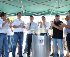 O governador Carlos Massa Ratinho Junior assinou nesta quinta-feira (27) a ordem de serviço para o início das obras de reforma e melhorias nos trapiches de Nova Brasília e Encantadas, na Ilha do Mel, em Paranaguá. O ministro de Infraestrutura, Tarcísio Gomes de Freitas, participou da solenidade. O investimento de R$ 9,5 milhões são da empresa pública Portos do Paraná. As obras devem demorar cerca de sete meses.  -  Curitiba, 27/02/2020  -  Foto: José Fernando Ogura/AEN