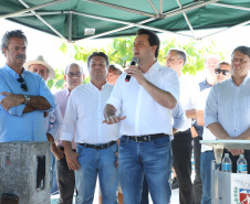 O governador Carlos Massa Ratinho Junior assinou nesta quinta-feira (27) a ordem de serviço para o início das obras de reforma e melhorias nos trapiches de Nova Brasília e Encantadas, na Ilha do Mel, em Paranaguá. O ministro de Infraestrutura, Tarcísio Gomes de Freitas, participou da solenidade. O investimento de R$ 9,5 milhões são da empresa pública Portos do Paraná. As obras devem demorar cerca de sete meses.  -  Curitiba, 27/02/2020  -  Foto: José Fernando Ogura/AEN