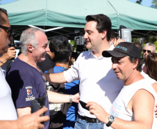 O governador Carlos Massa Ratinho Junior assinou nesta quinta-feira (27) a ordem de serviço para o início das obras de reforma e melhorias nos trapiches de Nova Brasília e Encantadas, na Ilha do Mel, em Paranaguá. O ministro de Infraestrutura, Tarcísio Gomes de Freitas, participou da solenidade. O investimento de R$ 9,5 milhões são da empresa pública Portos do Paraná. As obras devem demorar cerca de sete meses.  -  Curitiba, 27/02/2020  -  Foto: José Fernando Ogura/AEN