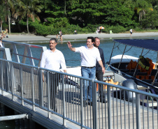 O governador Carlos Massa Ratinho Junior assinou nesta quinta-feira (27) a ordem de serviço para o início das obras de reforma e melhorias nos trapiches de Nova Brasília e Encantadas, na Ilha do Mel, em Paranaguá. O ministro de Infraestrutura, Tarcísio Gomes de Freitas, participou da solenidade. O investimento de R$ 9,5 milhões são da empresa pública Portos do Paraná. As obras devem demorar cerca de sete meses.  -  Curitiba, 27/02/2020  -  Foto: José Fernando Ogura/AEN