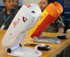 A partir de março a Feira de Cidadania e o Paraná Cidadão passam a contar com um novo serviço. São os testes de visão do Adam Robô ? equipamento que mede em menos de 5 minutos a acuidade visual das distâncias focais de longe, perto, meia distância e a visão de cores.  -  Foto: Divulgação SEJUF