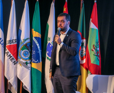 Discurso do vice governador do Rio de Janeiro, Cláudio Castro. Governadores de sete estados participam neste sábado (29), em Foz do Iguaçu, do sexto encontro do Consórcio de Integração Sul e Sudeste (Cosud). O encontro acontece no Hotel Wish.   29/02/2020 -  Foto: Geraldo Bubniak/AEN