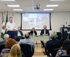 A aula inaugural dos programas de residência da Secretaria de Estado da Saúde e Escola Pública de Saúde do Paraná aconteceu nesta segunda-feira (02), no auditório da secretaria, em Curitiba. Os programas de residência multiprofissional nas áreas de Enfermagem, Farmácia, Psicologia, Serviço Social e Terapia Ocupacional e de Enfermagem Obstétrica iniciam as atividades deste ano com 24 estudantes. Foto:SESA